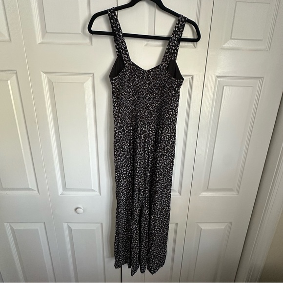 LOFT Womans Black Ditsy Floral Wide Leg Crop Jumpsuit Sz S Smocked Preppy Boho - Picture 3 of 16